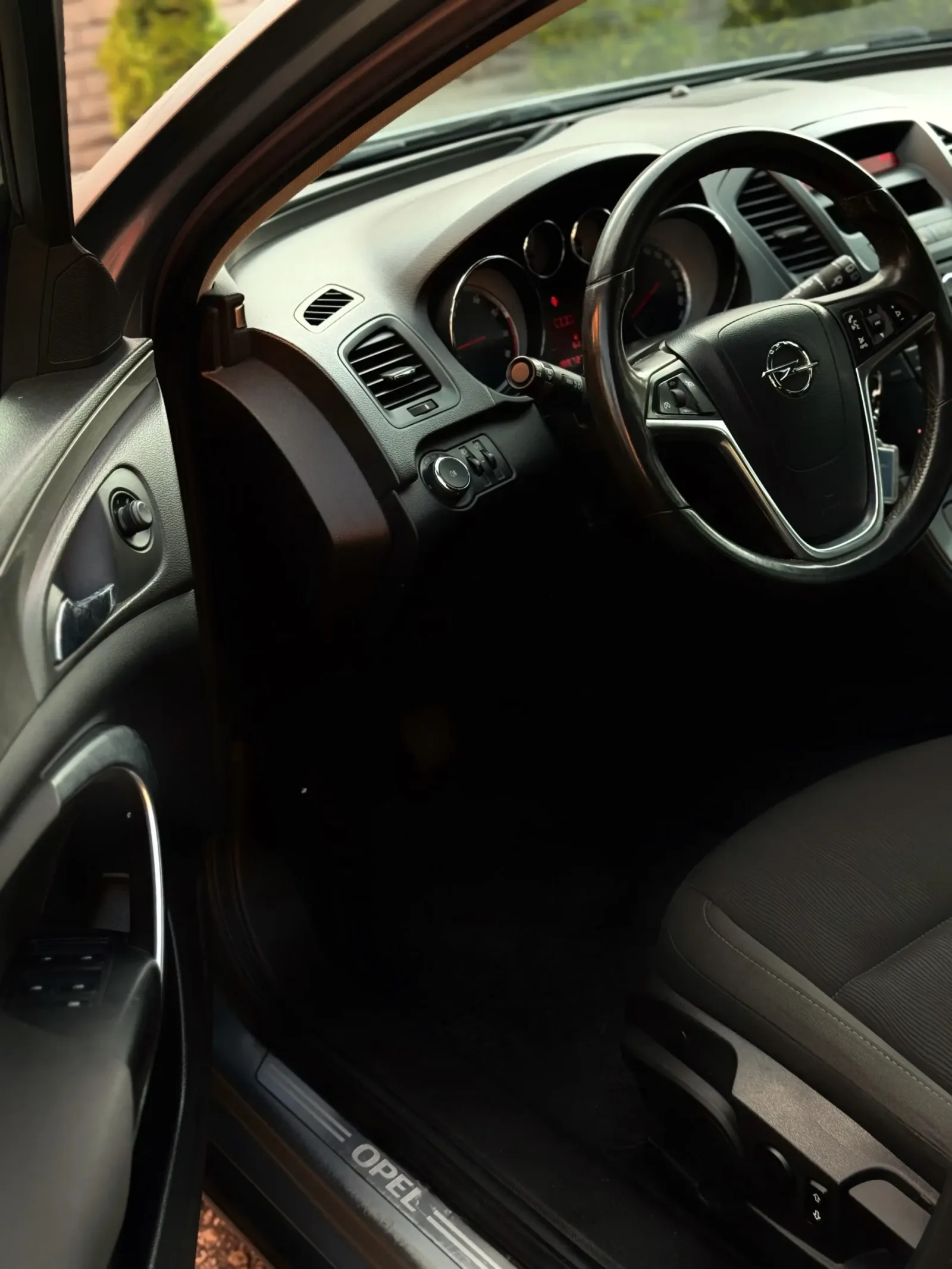 Opel Insignia Sport Tourer 1.6 T előnézeti kép 2