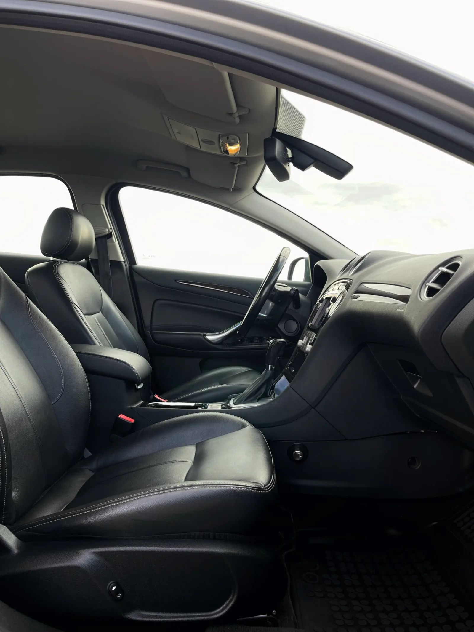 Ford Mondeo MK4 2.0 GHia előnézeti kép 8