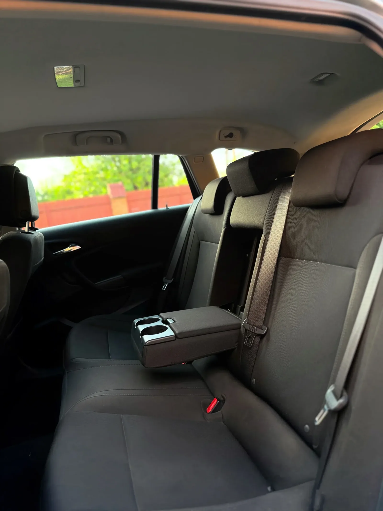 Opel Insignia Sport Tourer 1.6 T előnézeti kép 11