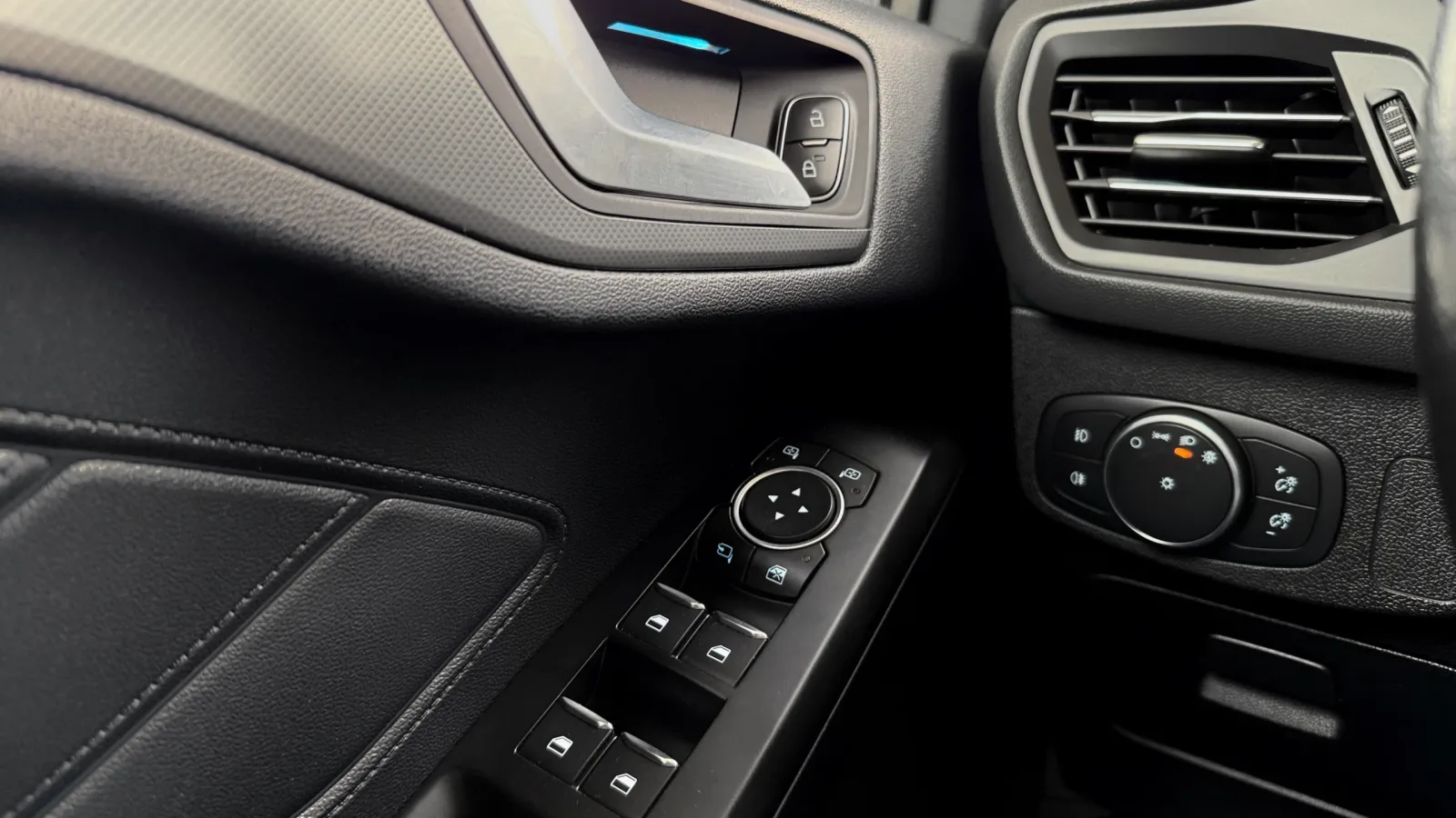 Ford Focus Titanium Plus előnézeti kép 9