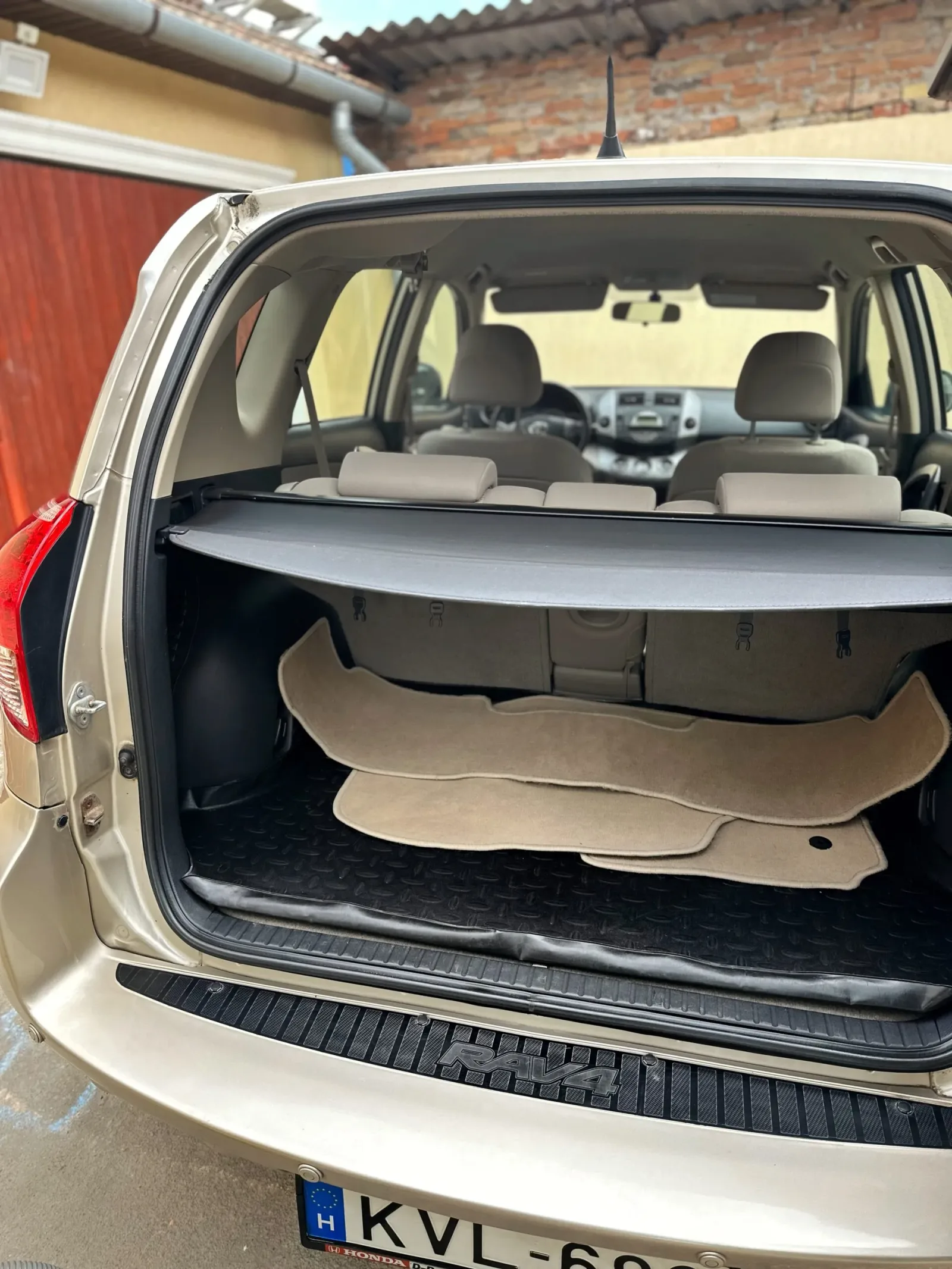 Toyota RAV4 4x4 Cross Sport - Elegáns Kalandvágyók Álma! előnézeti kép 6