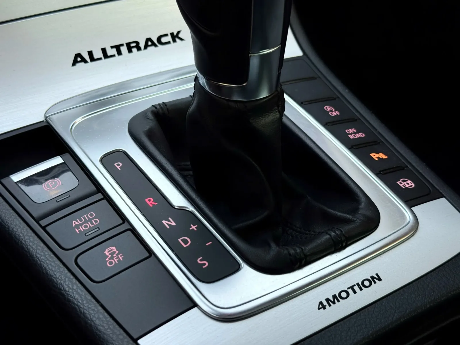 VW Passat B7 Alltrack 2.0CrTdi DSG HighLine 4Motion Pantető, Horog előnézeti kép 2