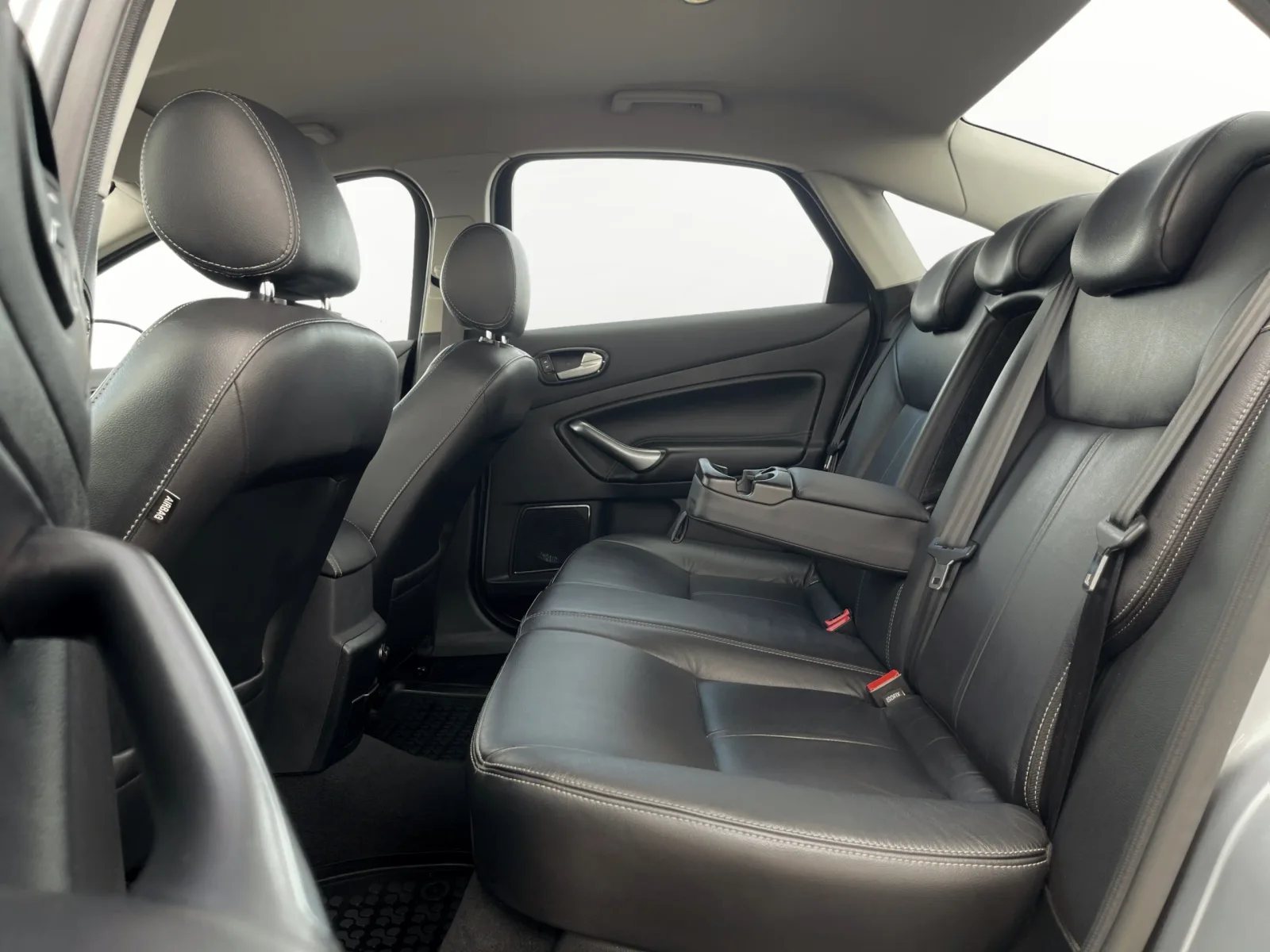 Ford Mondeo MK4 2.0 GHia előnézeti kép 12