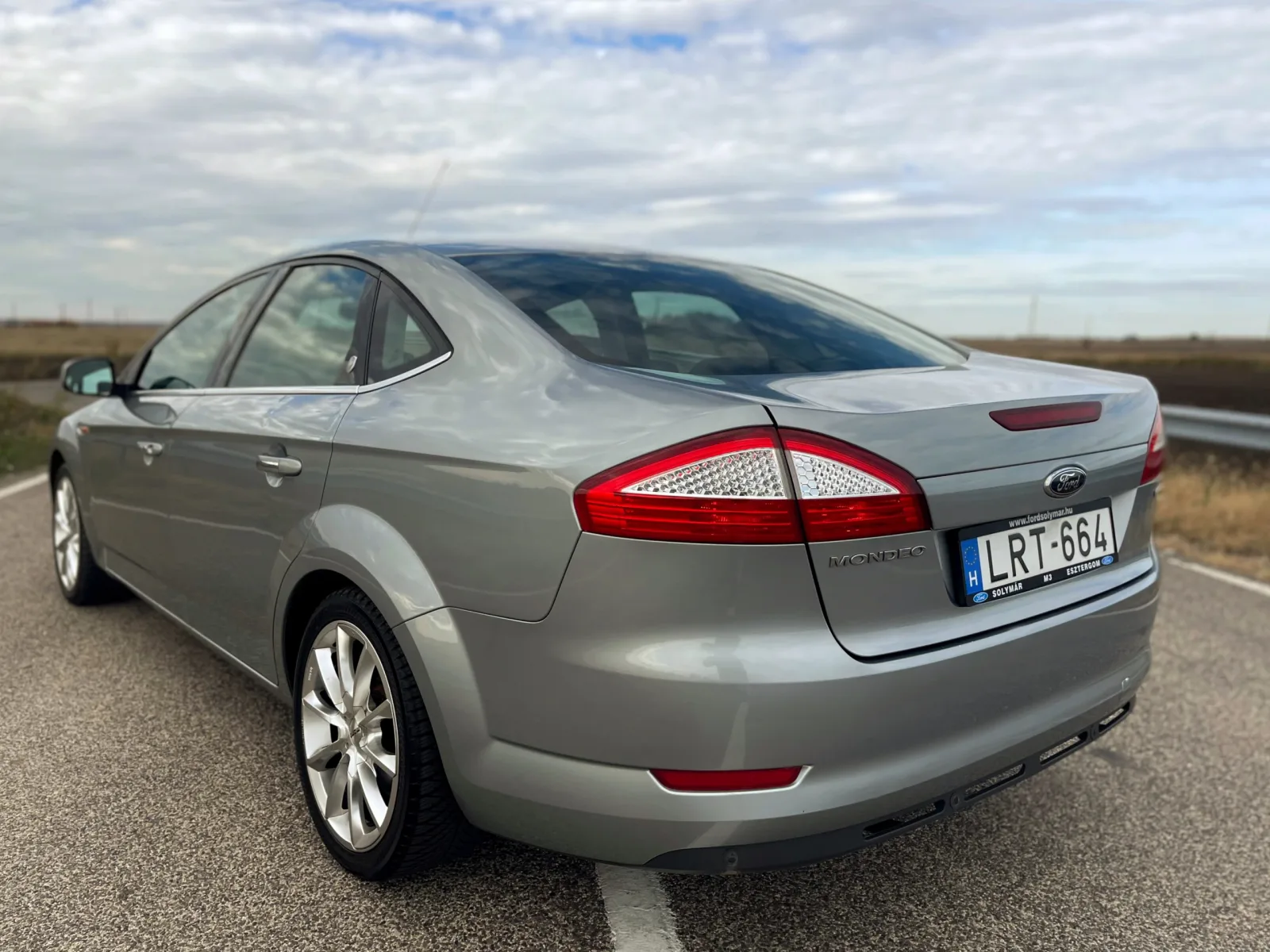 Ford Mondeo MK4 2.0 GHia előnézeti kép 2