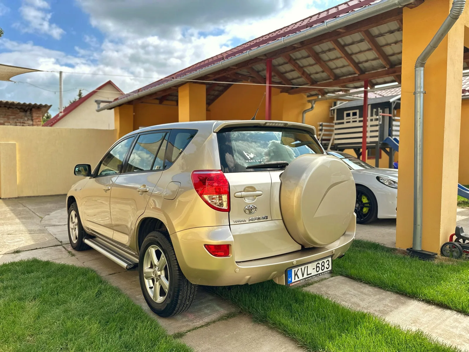Toyota RAV4 4x4 Cross Sport - Elegáns Kalandvágyók Álma! előnézeti kép 5
