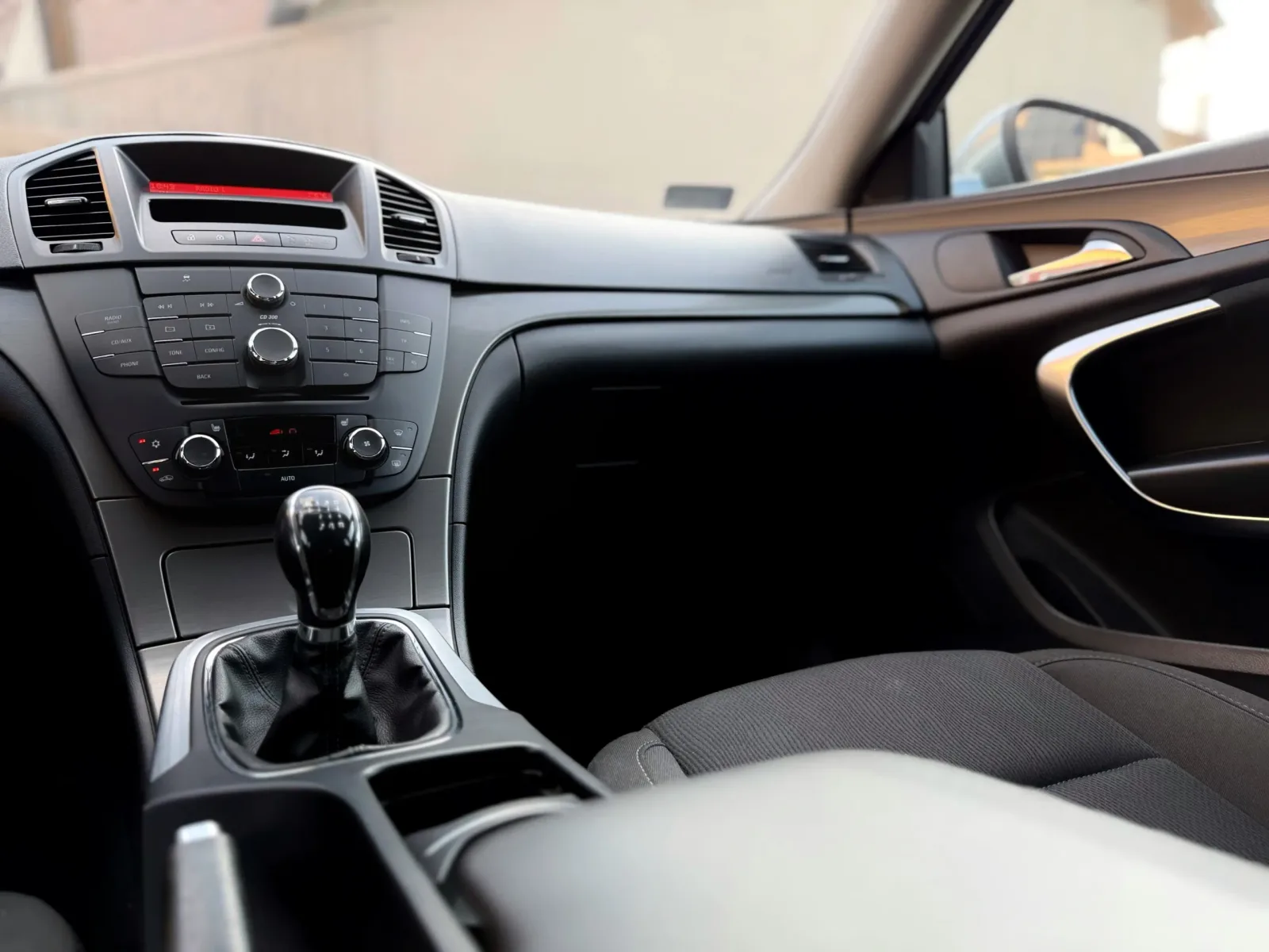 Opel Insignia Sport Tourer 1.6 T előnézeti kép 6