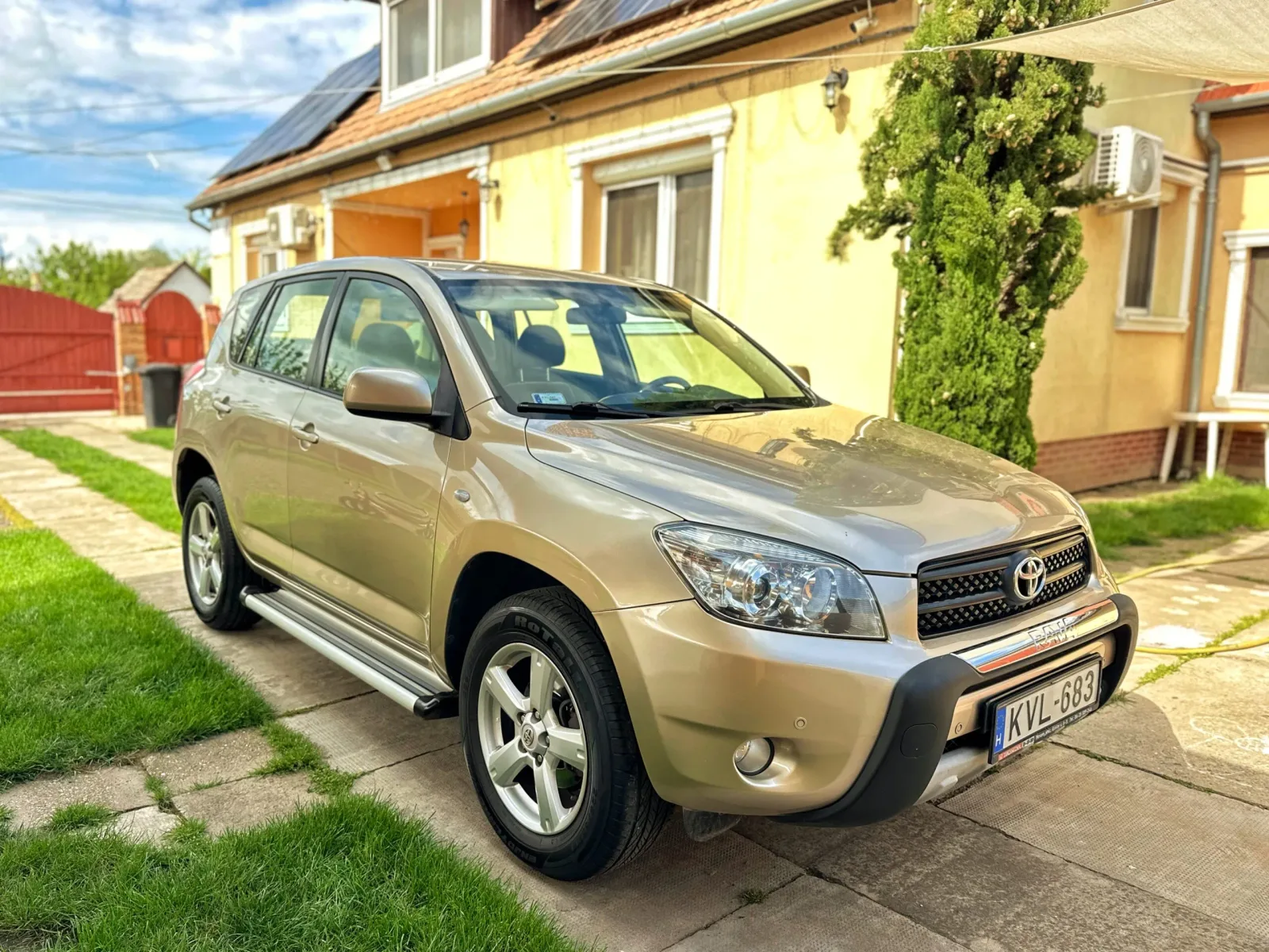 Toyota RAV4 4x4 Cross Sport - Elegáns Kalandvágyók Álma! előnézeti kép 2
