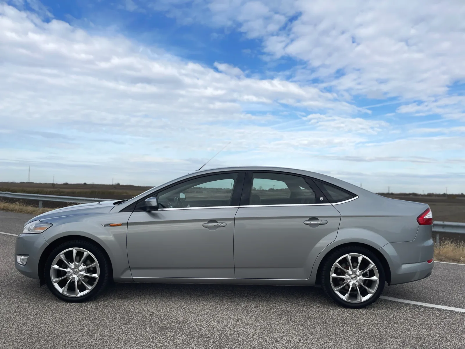 Ford Mondeo MK4 2.0 GHia előnézeti kép 4